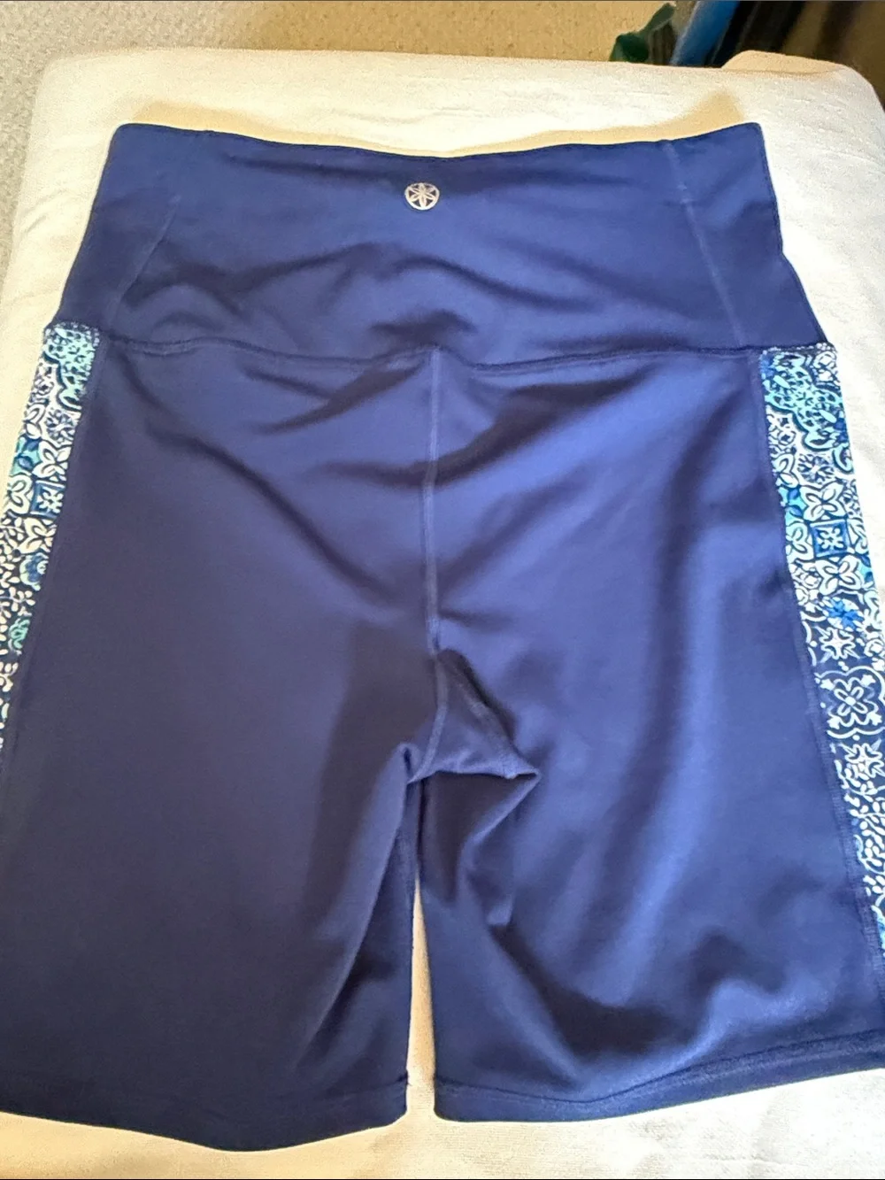 GAIAM Navy Blue & White Printed Athletic Top & Boy Shorts